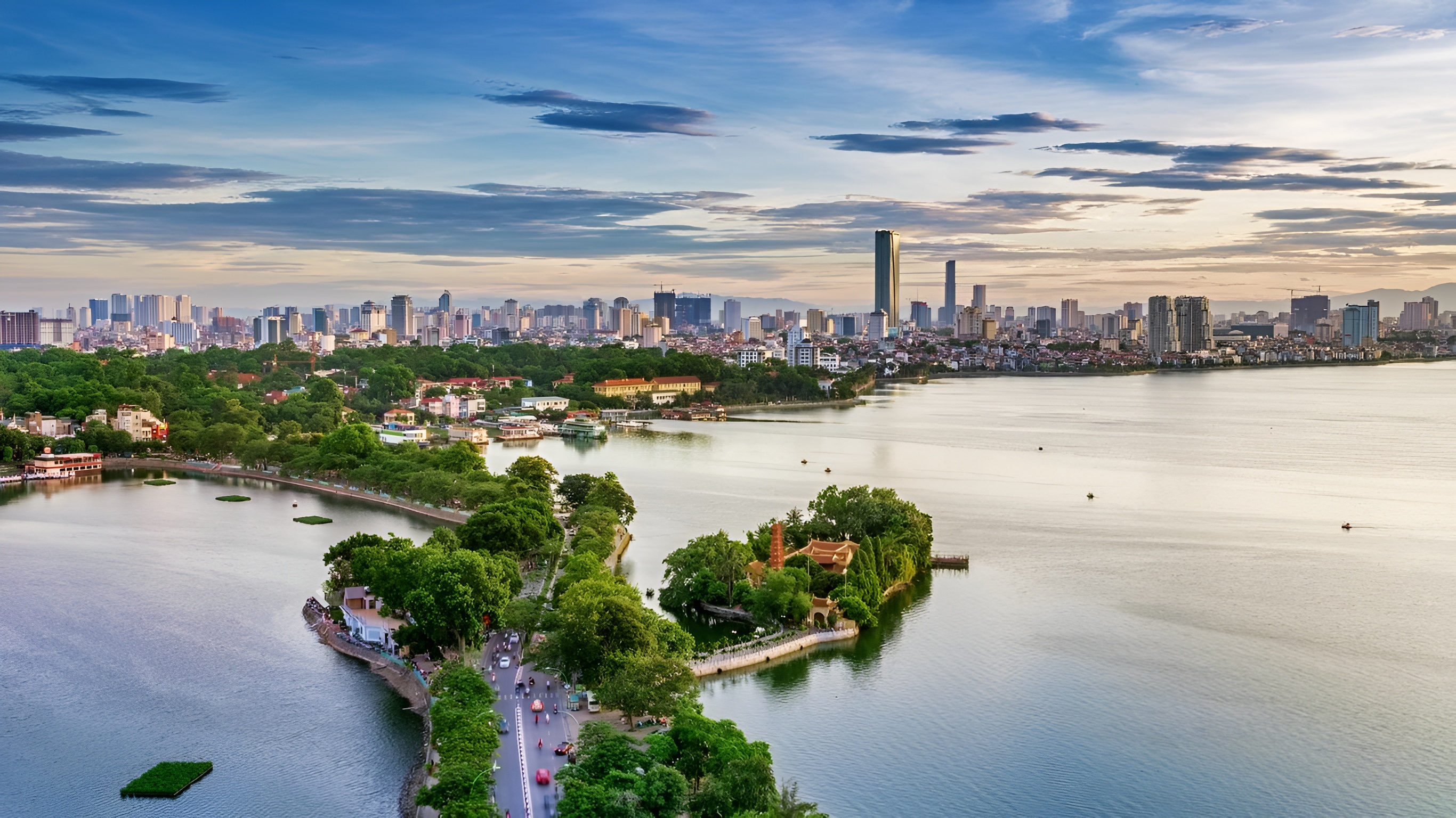 Discover Vietnam Cities & Traditions