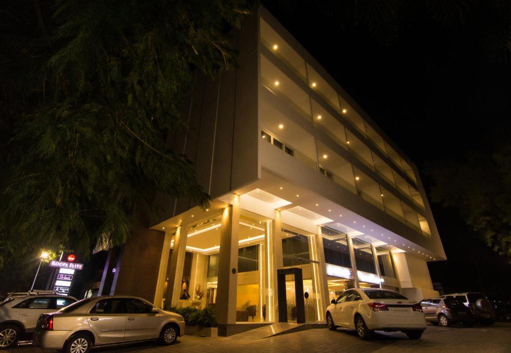 Roopa Elite Hotel