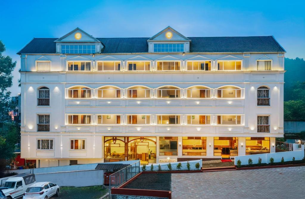 Seasons Hotel