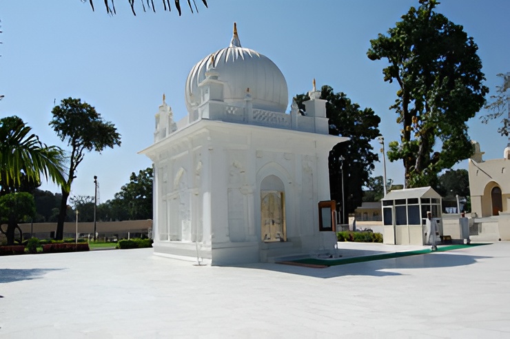 Mazar E Yusufi Shajapur